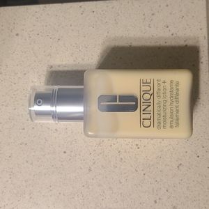 Clinique Dramatically Different Moisturizing Lotion +